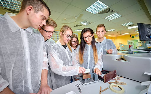 grupa studentów w naszym laboratorium